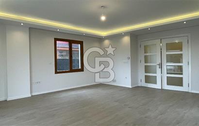 Urla Atatürk Mahallesinde Geniş Bahçeli Satılık 6+1 Villa