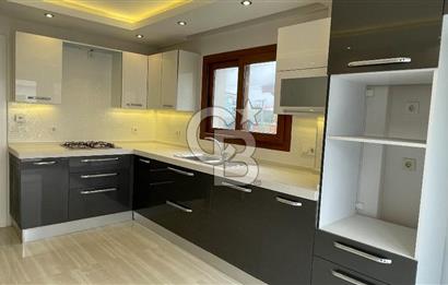 Urla Atatürk Mahallesinde Geniş Bahçeli Satılık 6+1 Villa