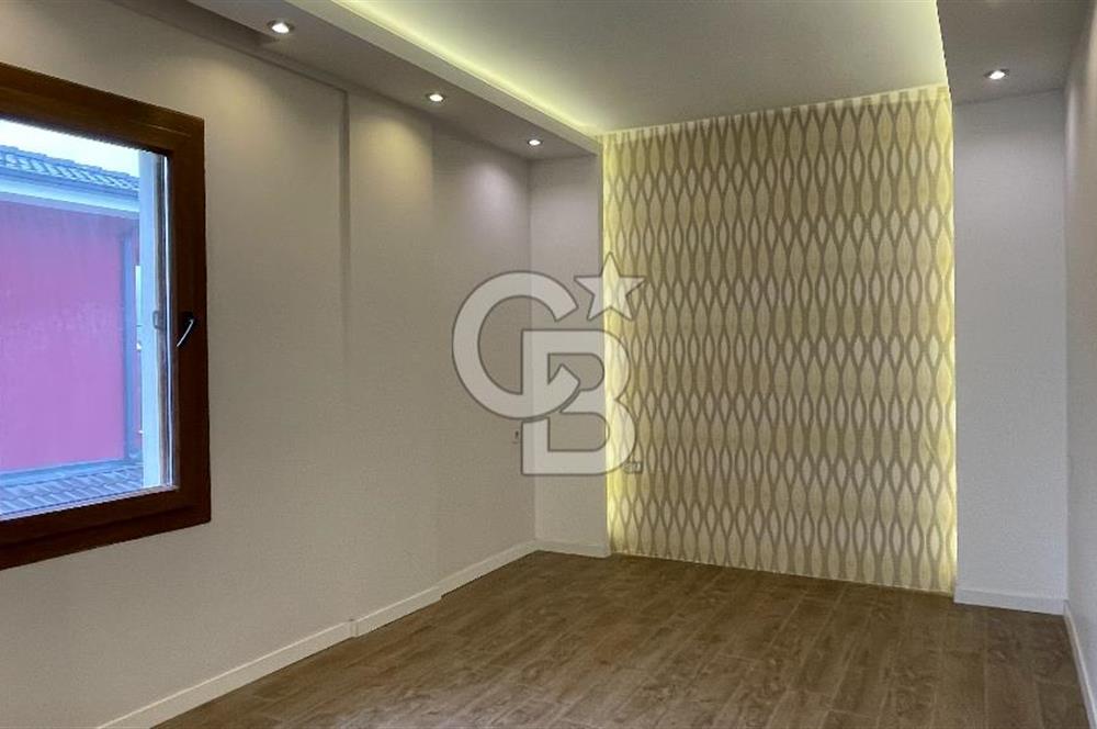 Urla Atatürk Mahallesinde Geniş Bahçeli Satılık 6+1 Villa