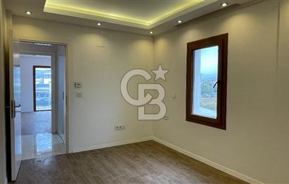 Urla Atatürk Mahallesinde Geniş Bahçeli Satılık 6+1 Villa