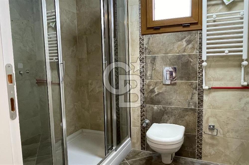 Urla Atatürk Mahallesinde Geniş Bahçeli Satılık 6+1 Villa