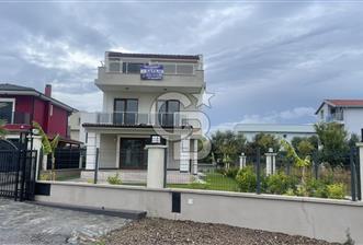 Urla Atatürk Mahallesinde Geniş Bahçeli Satılık 6+1 Villa - 1 - 309935