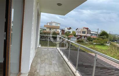 Urla Atatürk Mahallesinde Geniş Bahçeli Satılık 6+1 Villa