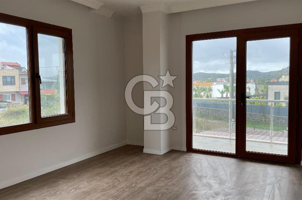 Urla Atatürk Mahallesinde Geniş Bahçeli Satılık 6+1 Villa