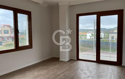 Urla Atatürk Mahallesinde Geniş Bahçeli Satılık 6+1 Villa