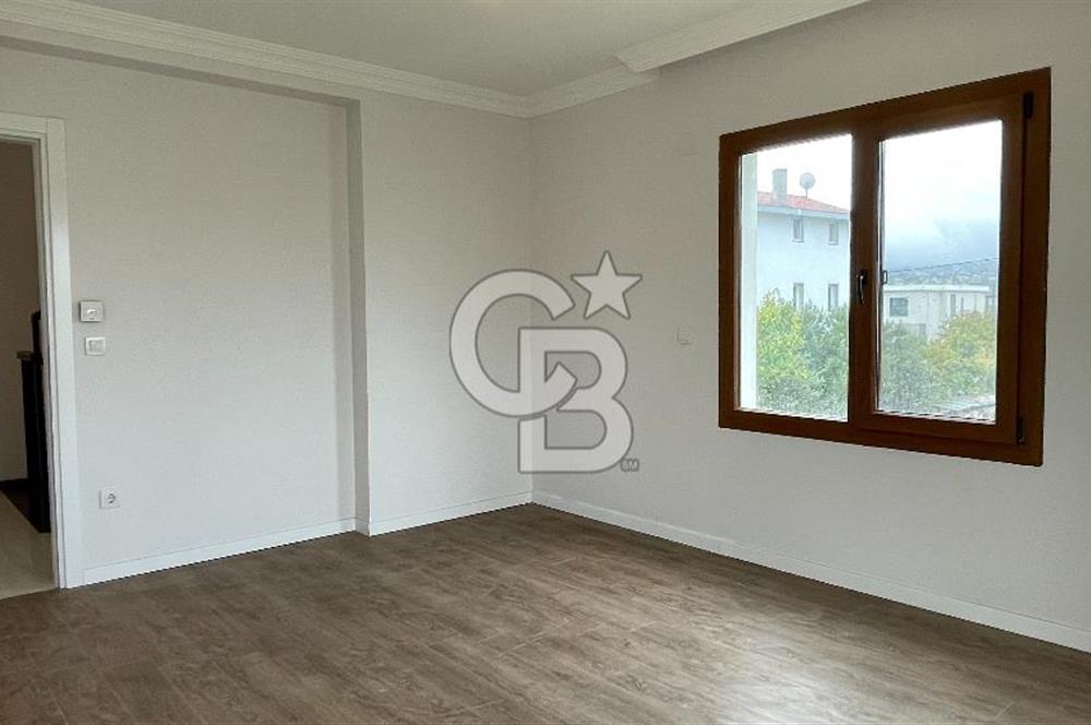 Urla Atatürk Mahallesinde Geniş Bahçeli Satılık 6+1 Villa