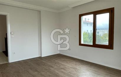 Urla Atatürk Mahallesinde Geniş Bahçeli Satılık 6+1 Villa