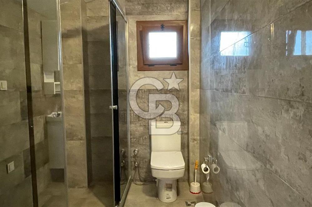 Urla Atatürk Mahallesinde Geniş Bahçeli Satılık 6+1 Villa