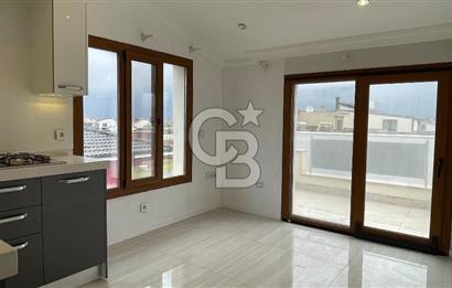 Urla Atatürk Mahallesinde Geniş Bahçeli Satılık 6+1 Villa