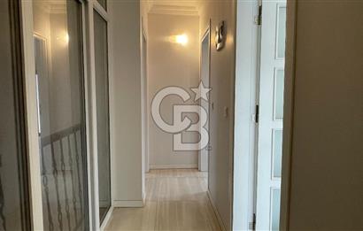 Urla Atatürk Mahallesinde Geniş Bahçeli Satılık 6+1 Villa