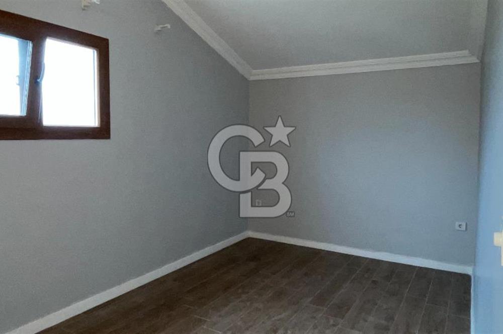 Urla Atatürk Mahallesinde Geniş Bahçeli Satılık 6+1 Villa