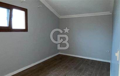 Urla Atatürk Mahallesinde Geniş Bahçeli Satılık 6+1 Villa