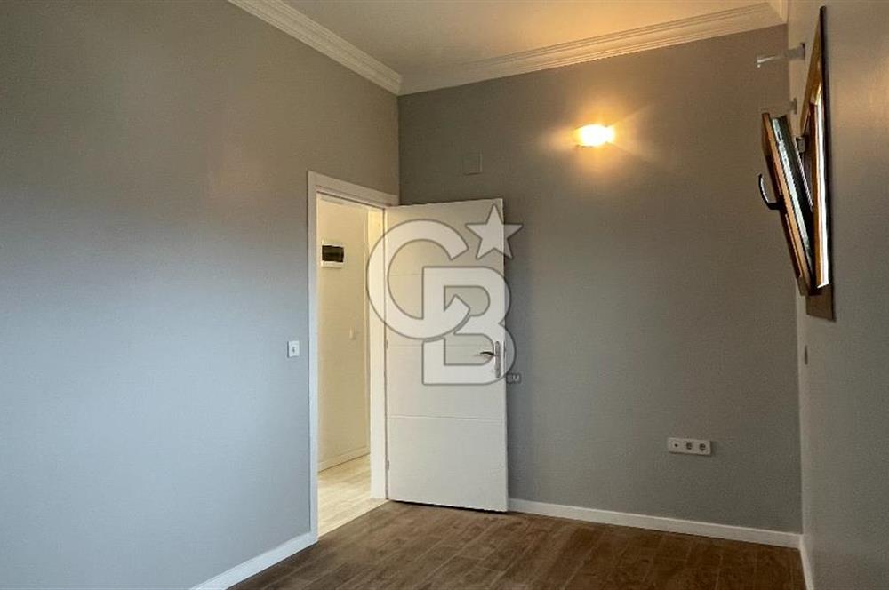 Urla Atatürk Mahallesinde Geniş Bahçeli Satılık 6+1 Villa