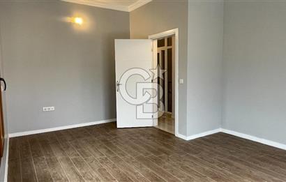 Urla Atatürk Mahallesinde Geniş Bahçeli Satılık 6+1 Villa