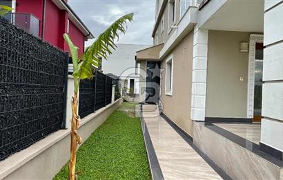 Urla Atatürk Mahallesinde Geniş Bahçeli Satılık 6+1 Villa