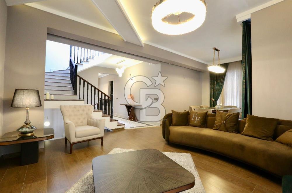 SİTE İÇNDE LÜX YAPILI 7/24 GÜVENLİK GENİŞ BAHÇE ALANLI 5+2 VİLLA