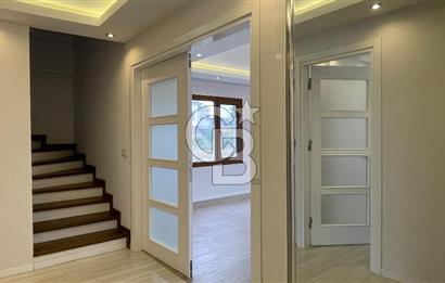 Urla Atatürk Mahallesinde Geniş Bahçeli Satılık 6+1 Villa