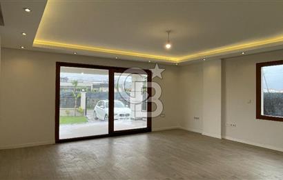 Urla Atatürk Mahallesinde Geniş Bahçeli Satılık 6+1 Villa