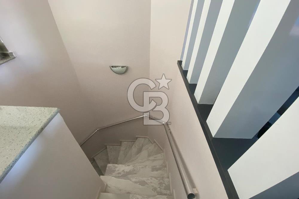 Akbükün Kalbinde,Üç Manzarayı Bir Arada Sunan 2+1 Satılık Daire