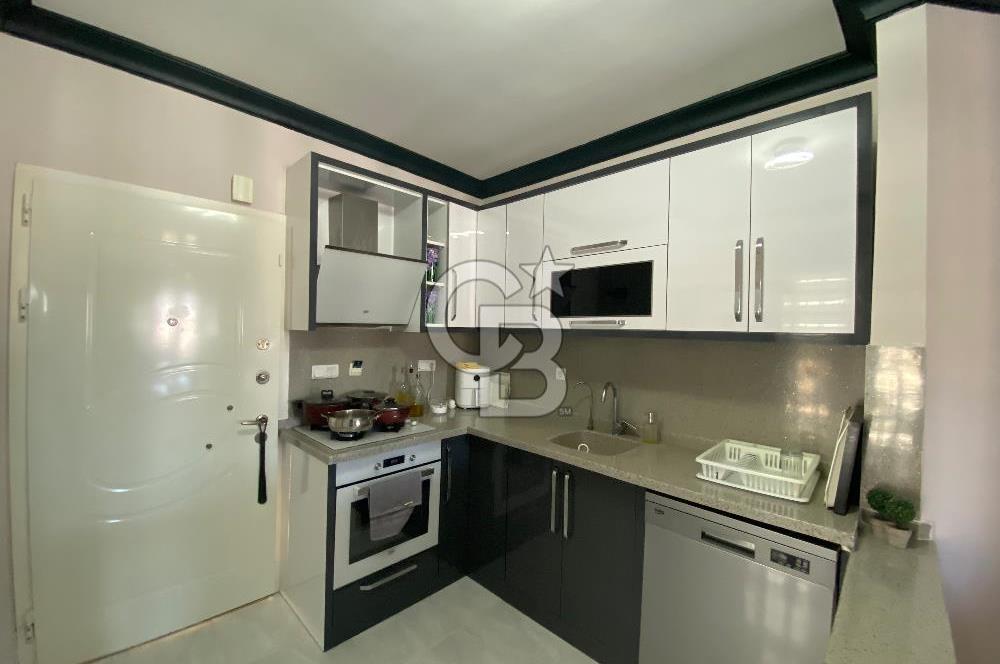 Akbükün Kalbinde,Üç Manzarayı Bir Arada Sunan 2+1 Satılık Daire