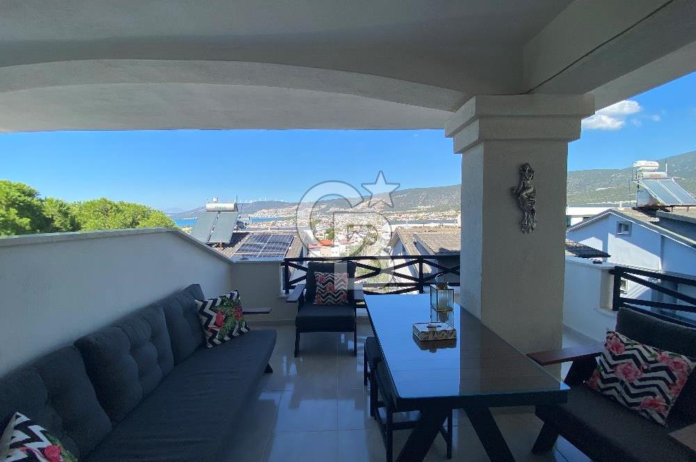 Akbükün Kalbinde,Üç Manzarayı Bir Arada Sunan 2+1 Satılık Daire