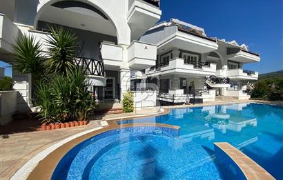 Akbükün Kalbinde,Üç Manzarayı Bir Arada Sunan 2+1 Satılık Daire