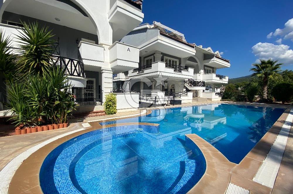 Akbükün Kalbinde,Üç Manzarayı Bir Arada Sunan 2+1 Satılık Daire