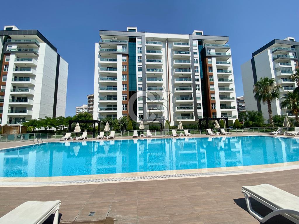 İZMİR Mavişehir MODERN 1'de HAVUZ CEPHE 1+1 EŞYALI KİRALIK DAİRE