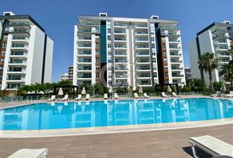 İZMİR Mavişehir MODERN 1'de HAVUZ CEPHE 1+1 EŞYALI KİRALIK DAİRE