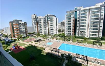 İZMİR Mavişehir MODERN 1'de HAVUZ CEPHE 1+1 EŞYALI KİRALIK DAİRE