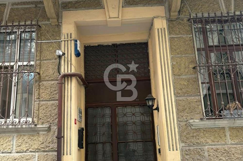 İstiklal'e bir dakika satılık daire