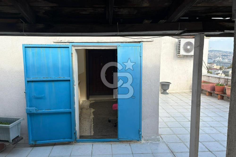 İstiklal'e bir dakika satılık daire