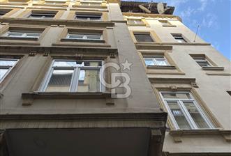İstiklal'e bir dakika satılık daire