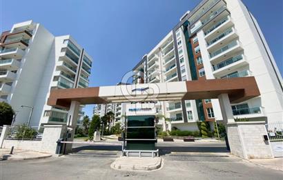 İZMİR Mavişehir MODERN 1'de HAVUZ CEPHE 1+1 EŞYALI KİRALIK DAİRE