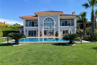 Pelican Hill Batı Mahalde Göl Manzaralı Köşe Konumlu Villa