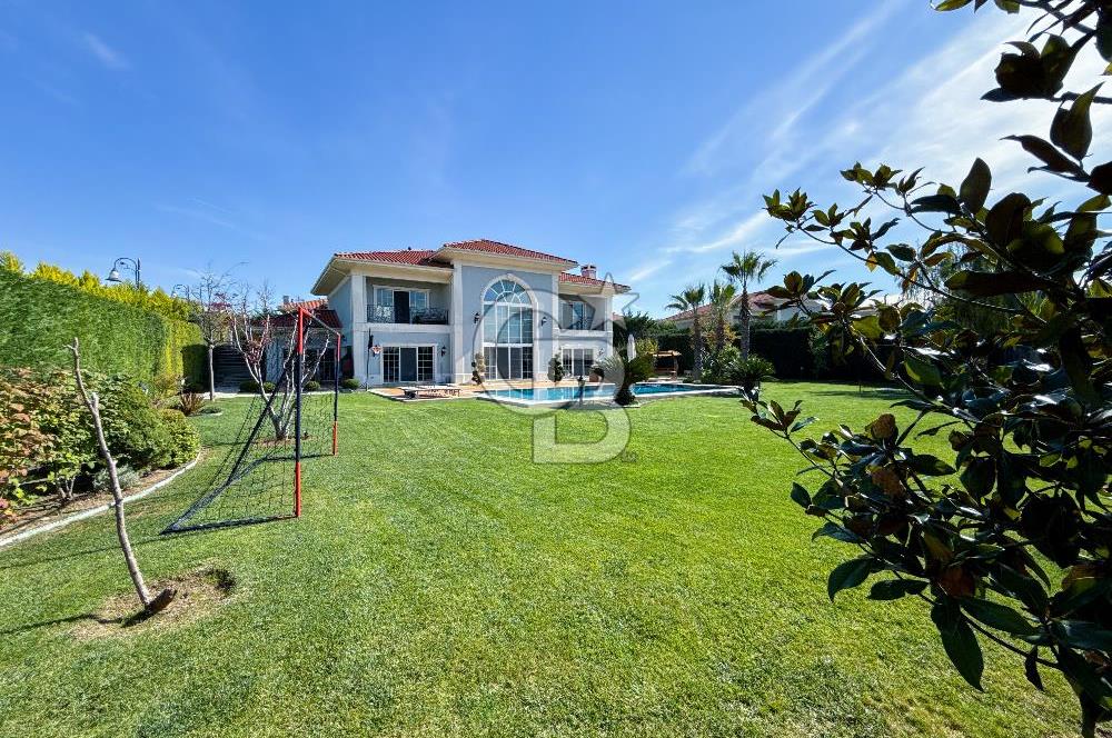 Pelican Hill Batı Mahalde Göl Manzaralı Köşe Konumlu Villa