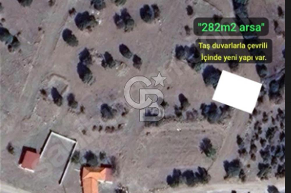 AYVACIK İLÇESİ'NE 3KM. TAŞ DUVARLI,İÇİNDE YAPI OLAN"282M2 ARSA"
