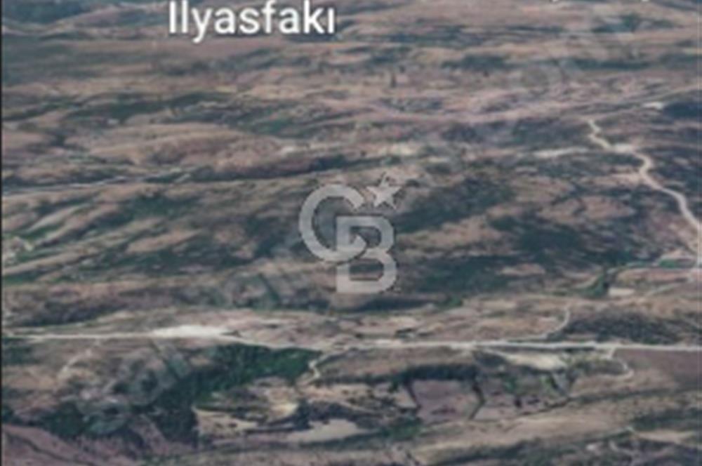 AYVACIK İLÇESİ'NE 3KM. TAŞ DUVARLI,İÇİNDE YAPI OLAN"282M2 ARSA"