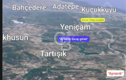 AYVACIK İLÇESİ'NE 3KM. TAŞ DUVARLI,İÇİNDE YAPI OLAN"282M2 ARSA"