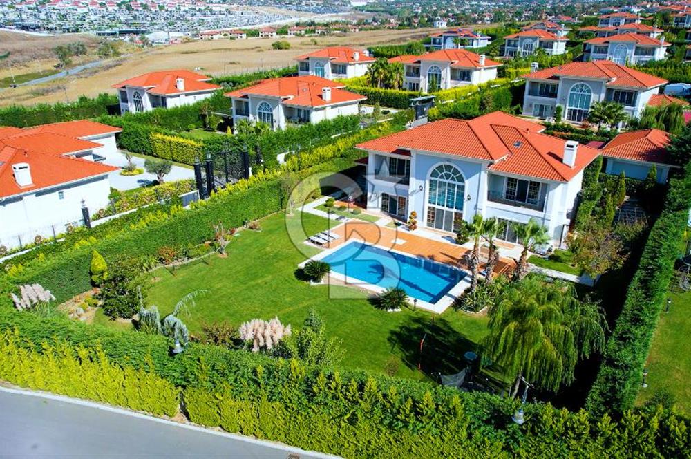 Pelican Hill Batı Mahalde Göl Manzaralı Köşe Konumlu Villa