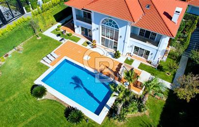 Pelican Hill Batı Mahalde Göl Manzaralı Köşe Konumlu Villa