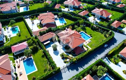 Pelican Hill Batı Mahalde Göl Manzaralı Köşe Konumlu Villa