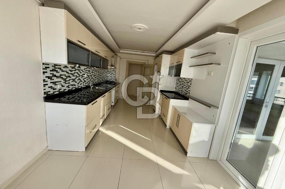 PAMUKLAR MERKEZDE CADDE ÜZERİ ÖNÜ AÇIK MANZARALI LÜX 3+1
