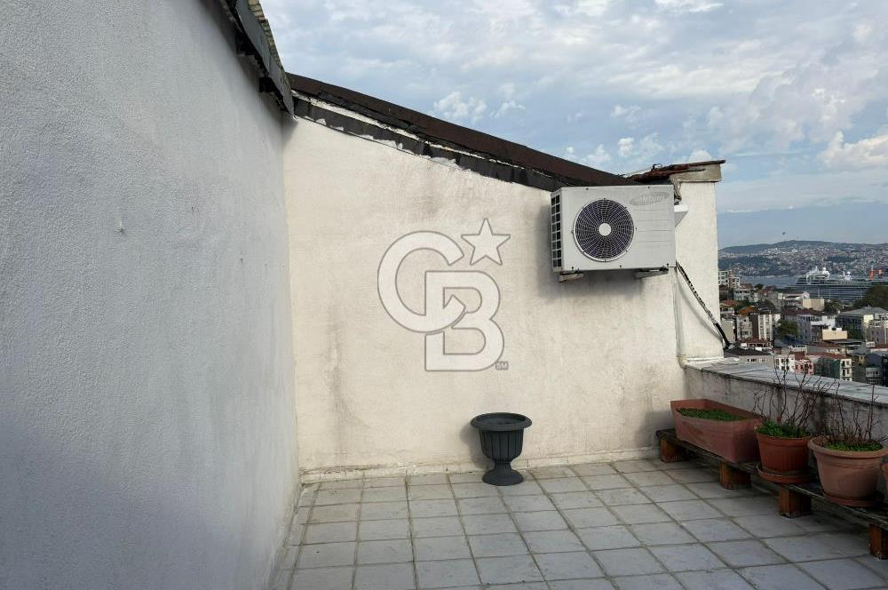 İstiklal'e bir dakika satılık daire