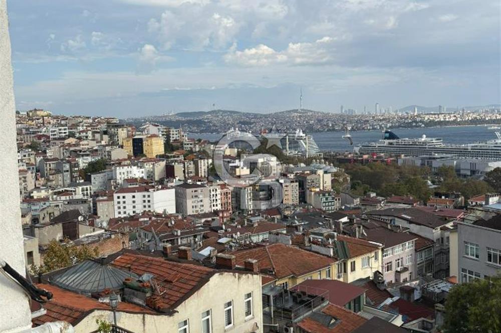 İstiklal'e bir dakika satılık daire