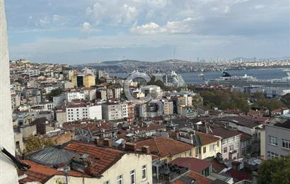 İstiklal'e bir dakika satılık daire