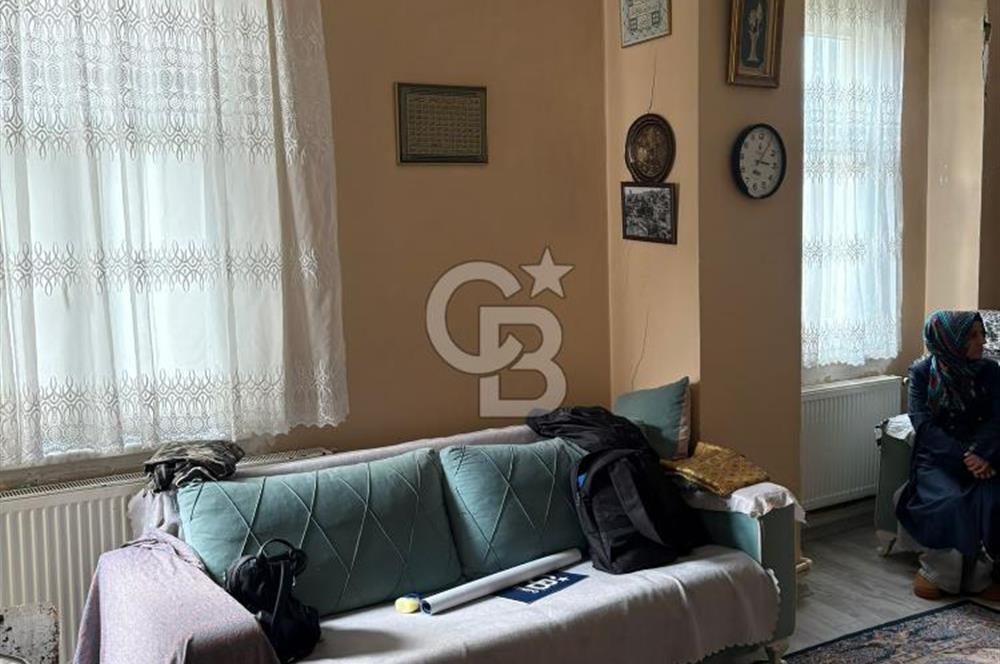 İstiklal'e bir dakika satılık daire