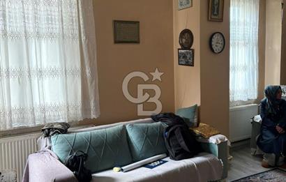 İstiklal'e bir dakika satılık daire