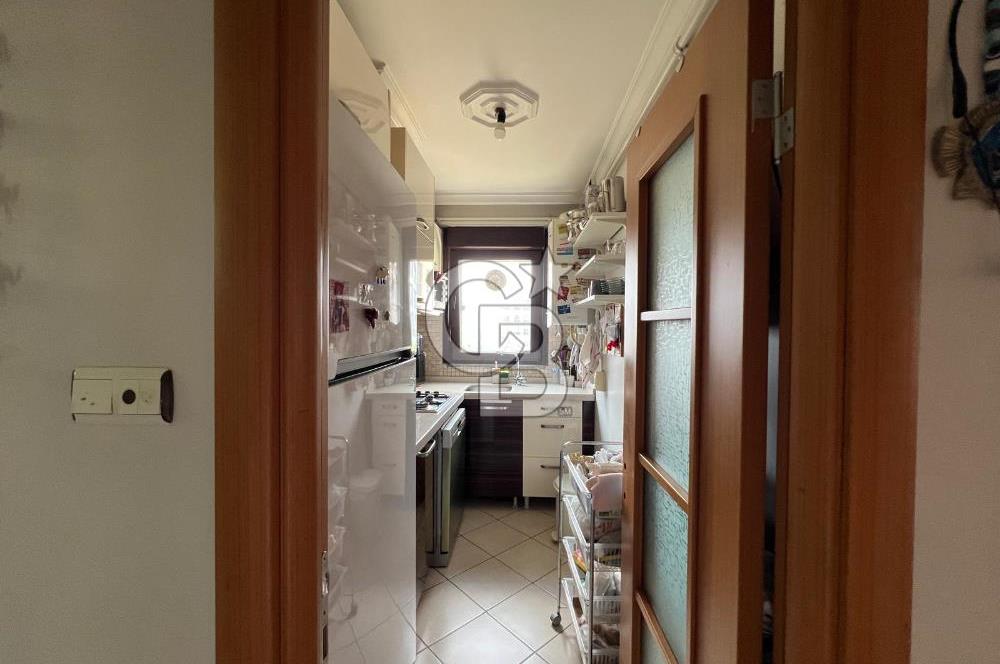 Acıbadem de Genç Binada Tüm Ulaşımlara Yakın 2+1 Satılık Daire