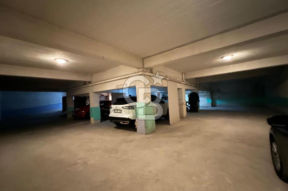 Acıbadem de Genç Binada Tüm Ulaşımlara Yakın 2+1 Satılık Daire